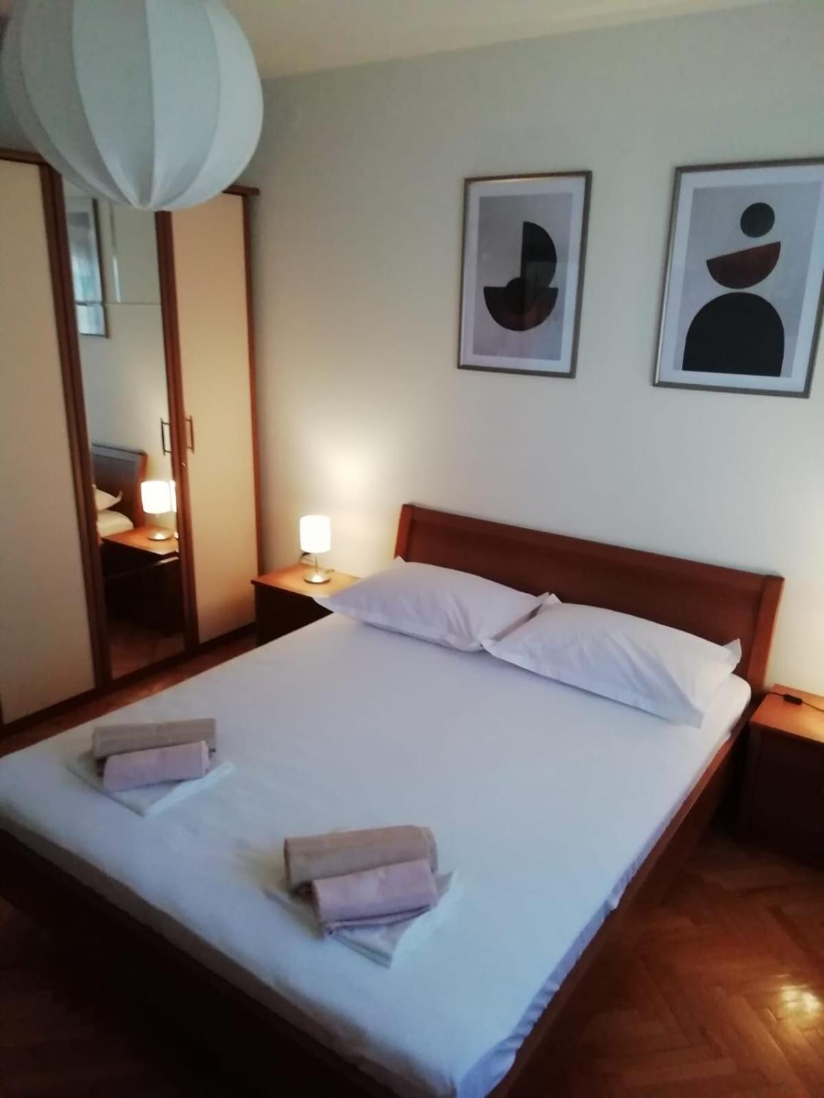 Rusendic Leilighet Makarska Rom bilde